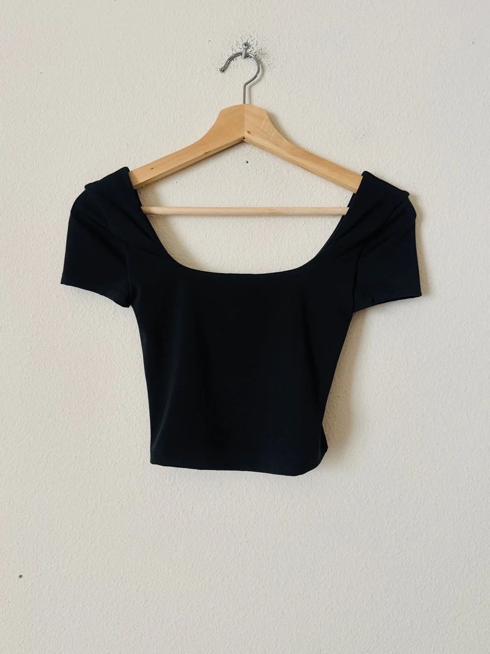 Lululemon SIZE 0 Wunder Under Smoothcover square neck cropped tshirt in black